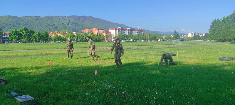 Pripadniki Slovenske vojske izvajajo meritev pripravljenosti na poligonu